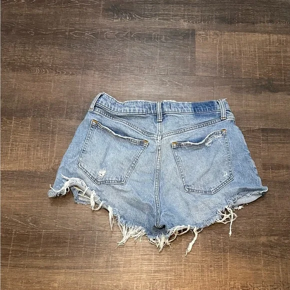 Abercrombie & Fitch The Mom Short High Rise Curve Love Light Denim Wash Size 8 - Picture 2 of 5